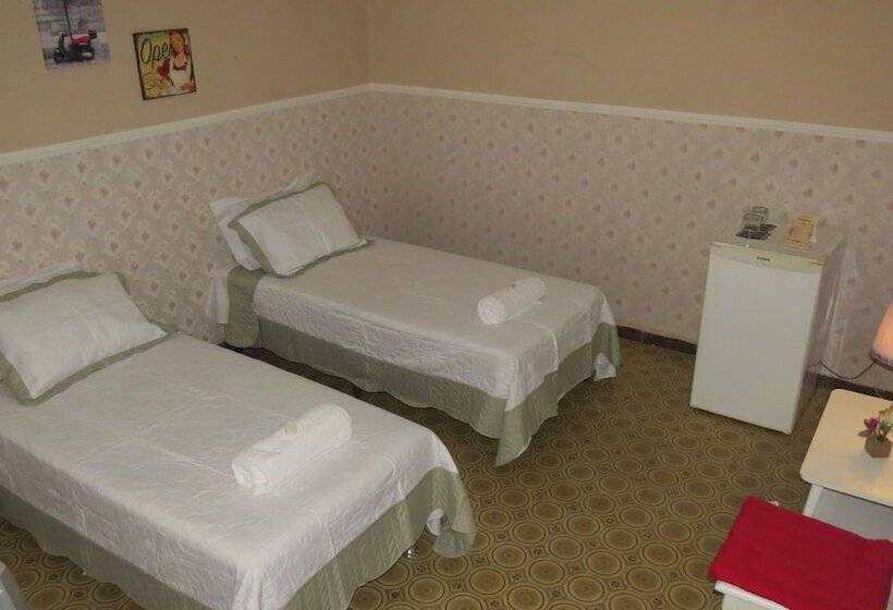 호텔 Pousada Charitas Inn