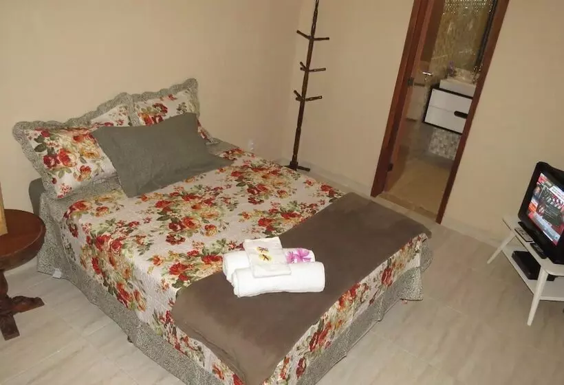 Hotelli Pousada Charitas Inn