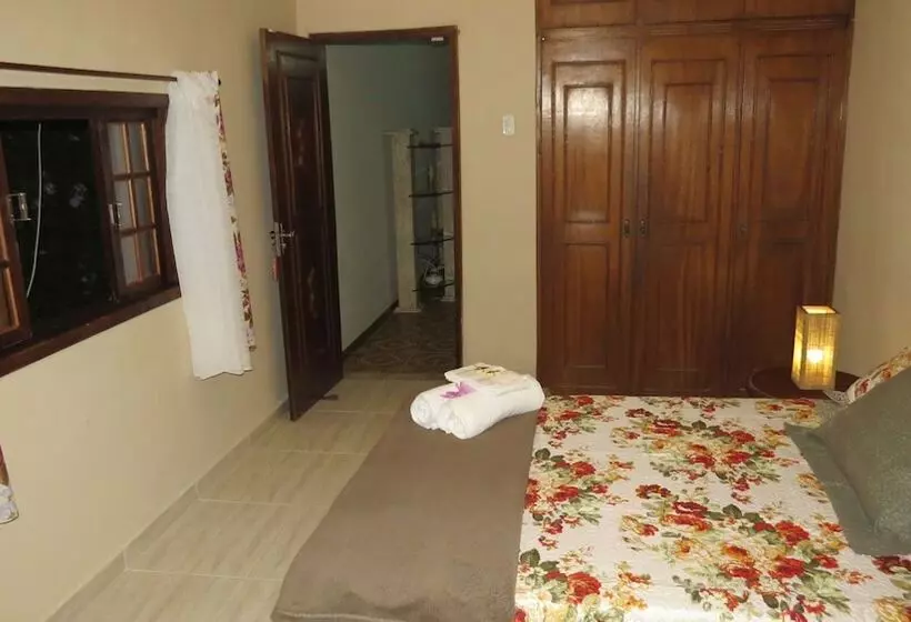 Hotelli Pousada Charitas Inn