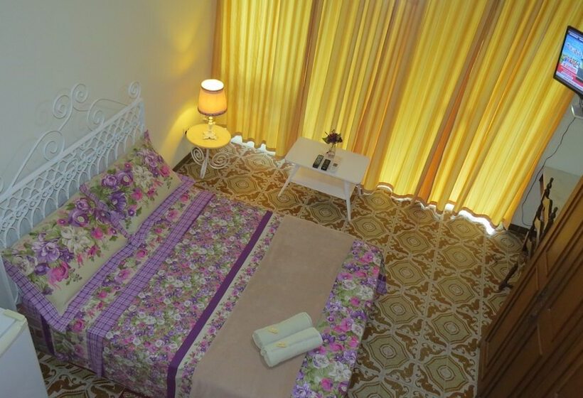 호텔 Pousada Charitas Inn