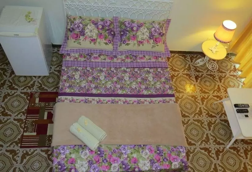 Hotelli Pousada Charitas Inn