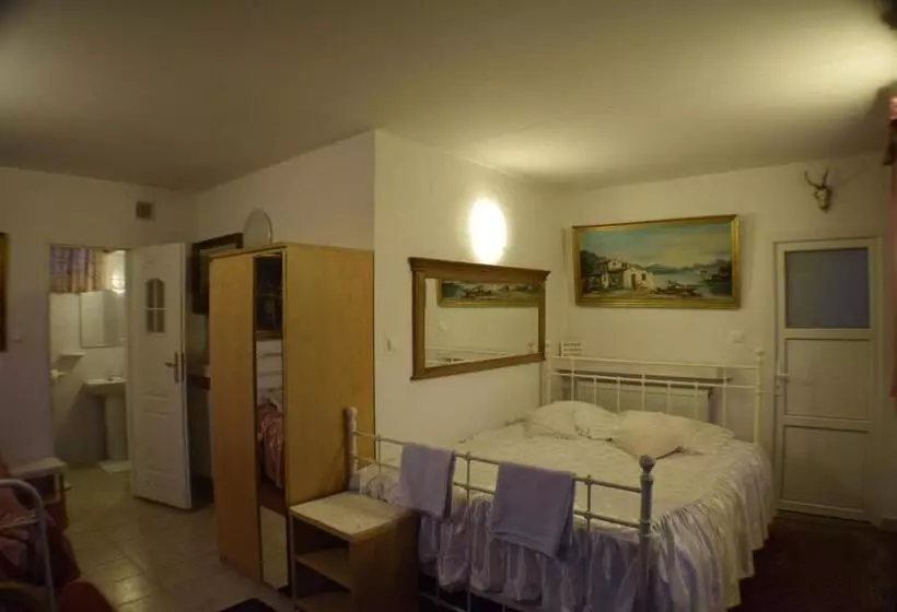 ホテル Piaseczno Willa Staropolska