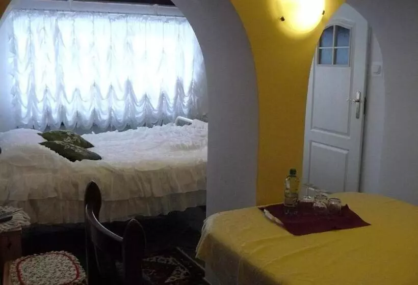 ホテル Piaseczno Willa Staropolska