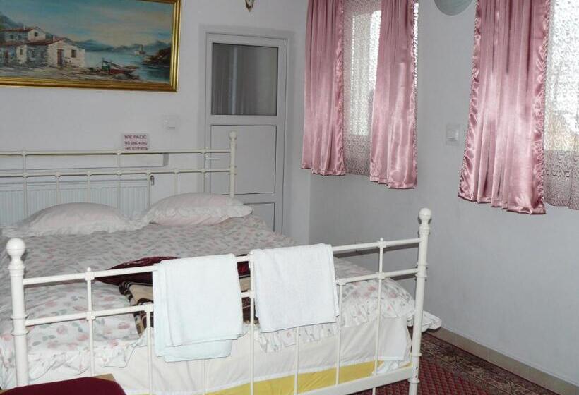 בית מלון כפרי Piaseczno Willa Staropolska