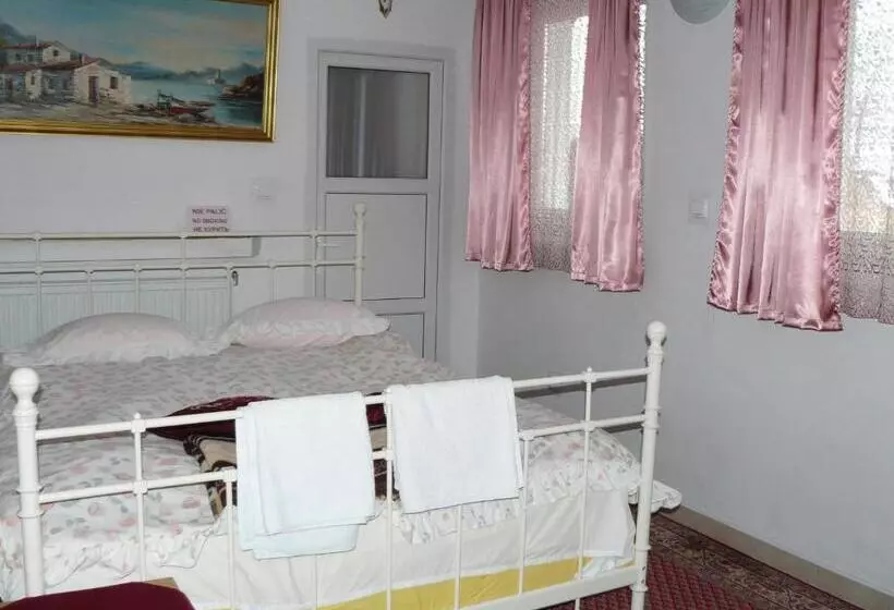 ホテル Piaseczno Willa Staropolska