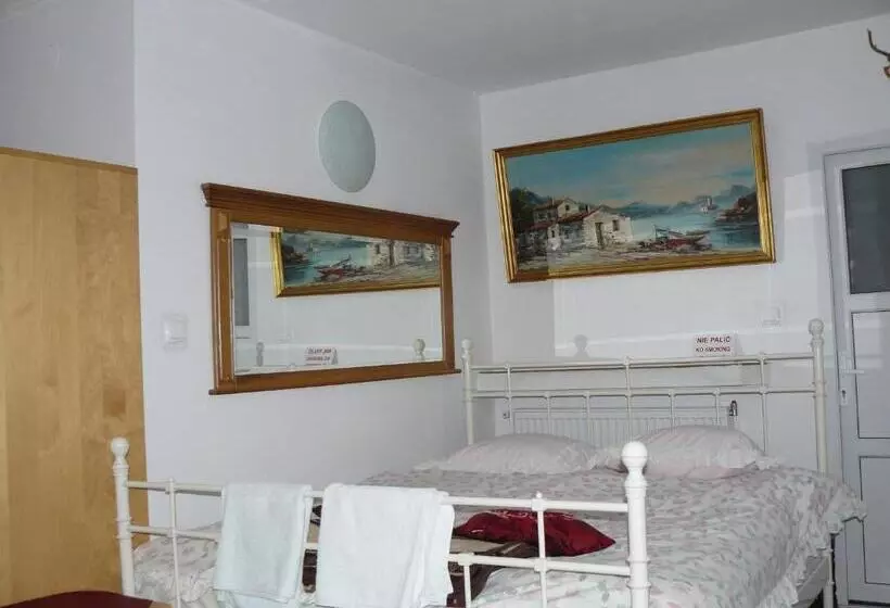 ホテル Piaseczno Willa Staropolska