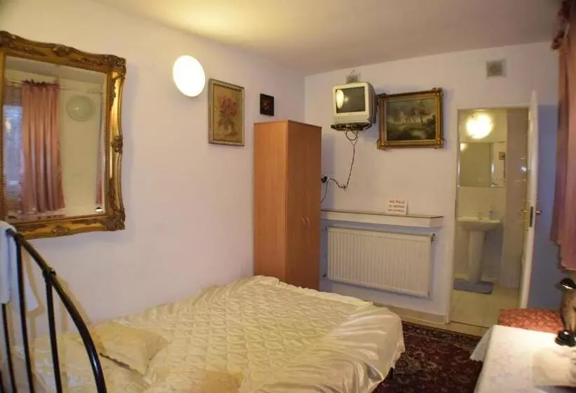 ホテル Piaseczno Willa Staropolska