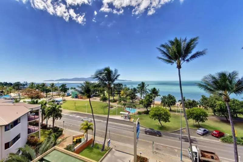 هتل Aquarius On The Beach