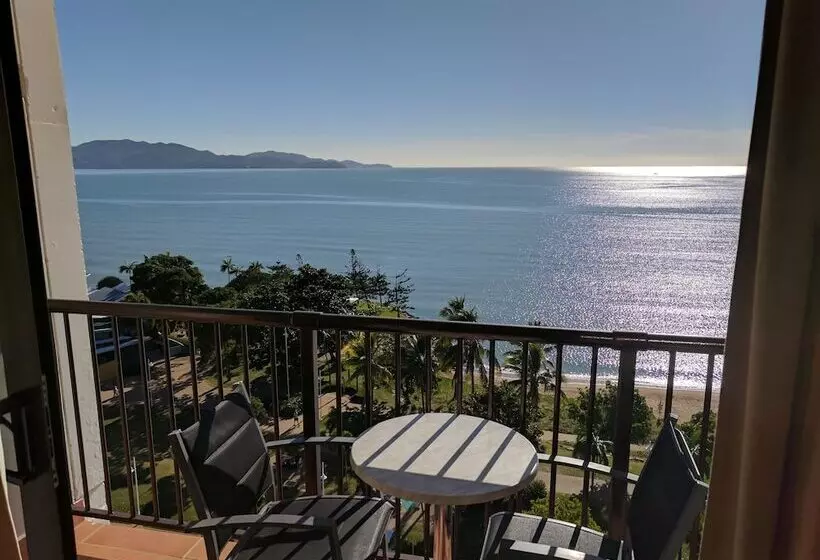 هتل Aquarius On The Beach