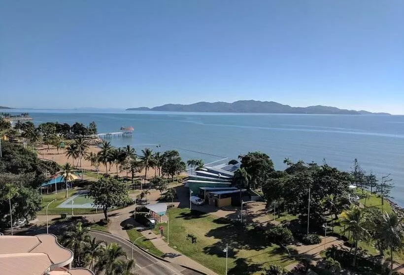 هتل Aquarius On The Beach