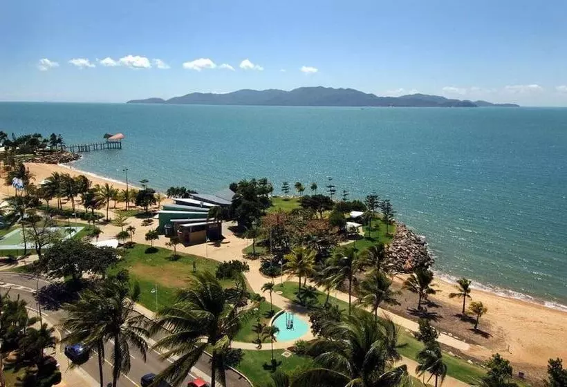 هتل Aquarius On The Beach