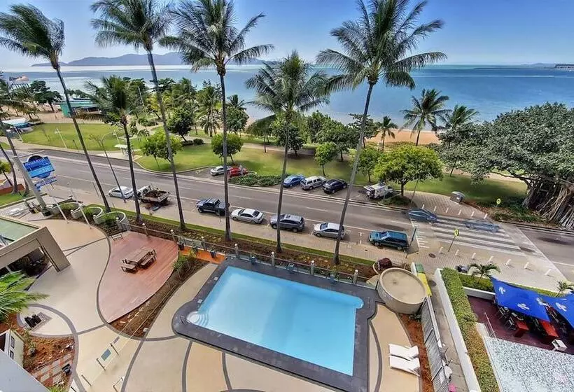 هتل Aquarius On The Beach