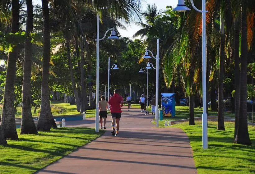 هتل Aquarius On The Beach