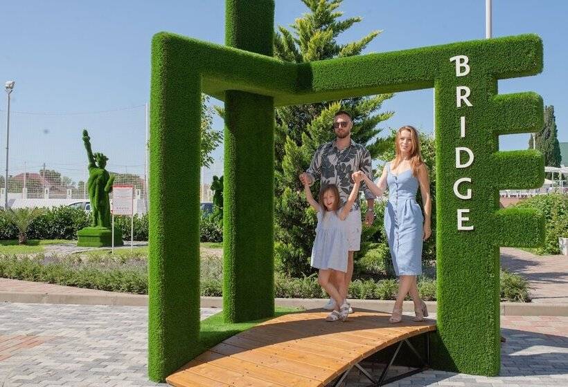 בית מלון כפרי Bridge Resort