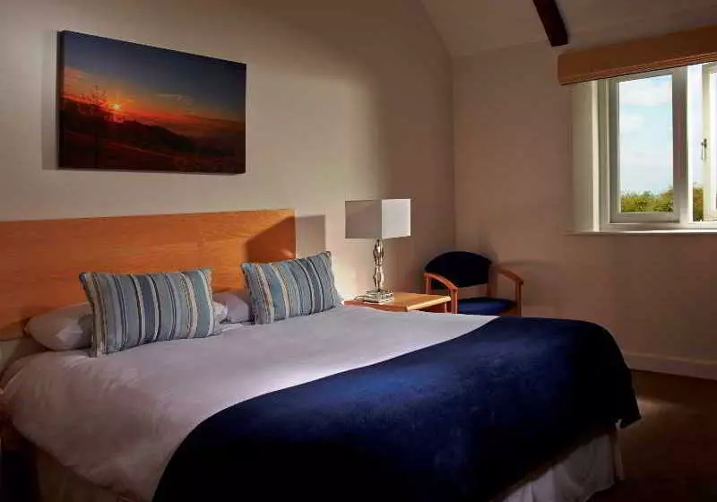 Отель Farncombe Estate Centre