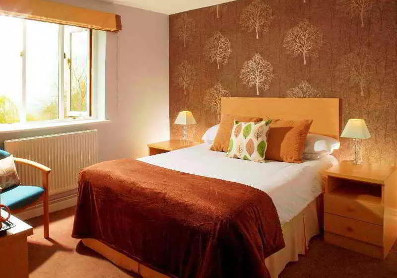 Отель Farncombe Estate Centre