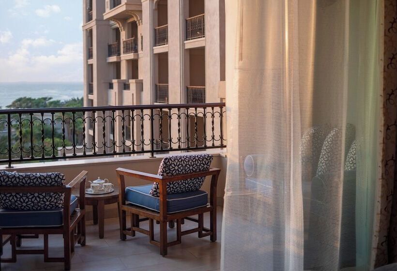 Отель Four Seasons Resort Dubai At Jumeirah Beach