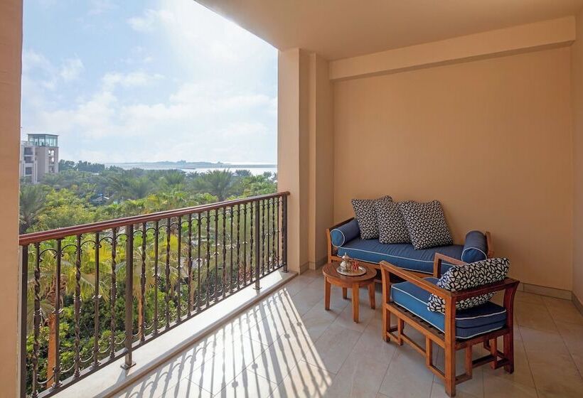 Отель Four Seasons Resort Dubai At Jumeirah Beach