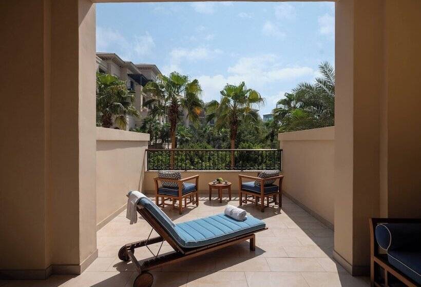 Отель Four Seasons Resort Dubai At Jumeirah Beach