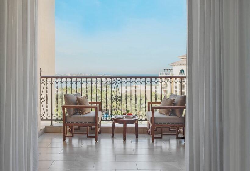 Отель Four Seasons Resort Dubai At Jumeirah Beach