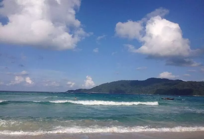 호텔 Holiday Home Patong