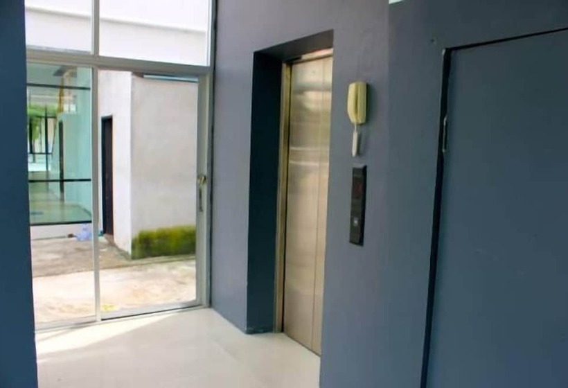 호텔 Holiday Home Patong