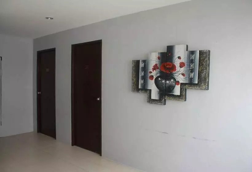 호텔 Holiday Home Patong