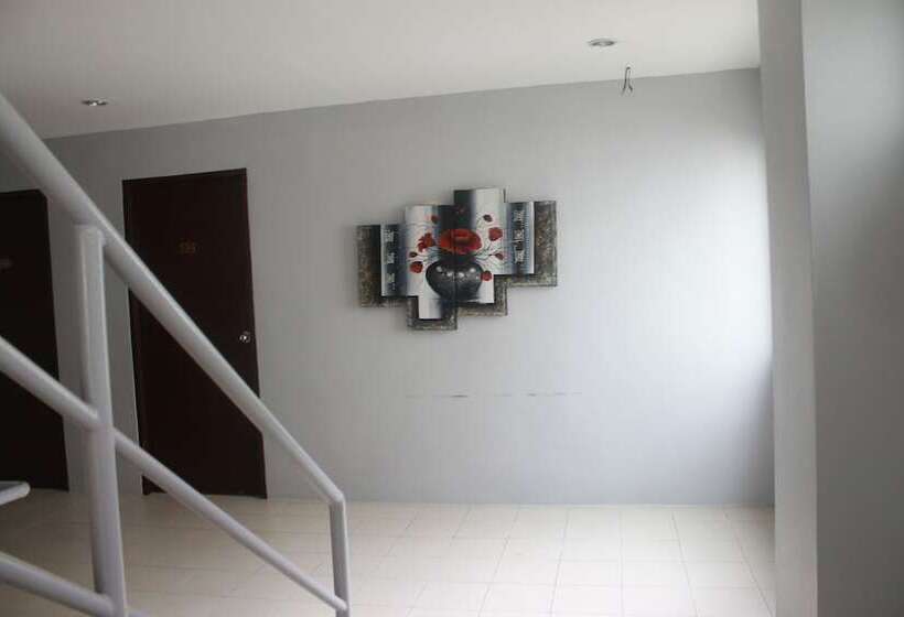 호텔 Holiday Home Patong