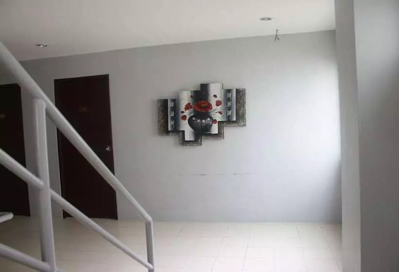 호텔 Holiday Home Patong