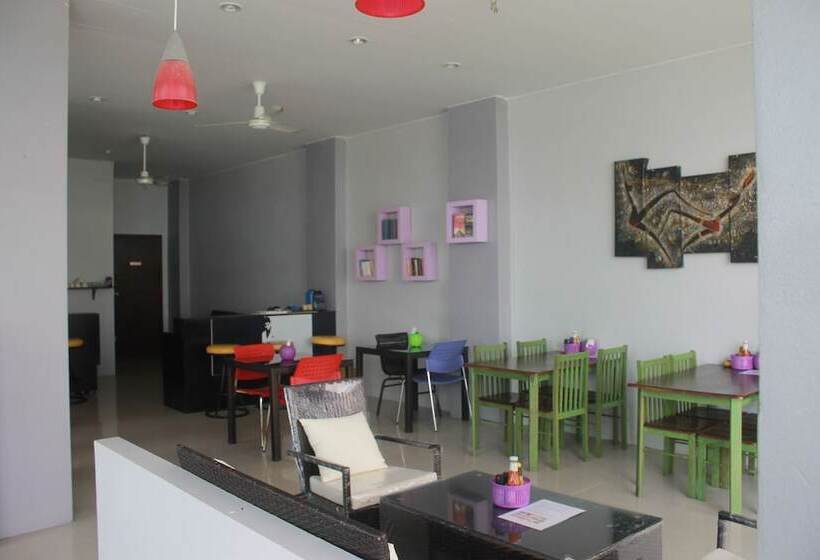 호텔 Holiday Home Patong