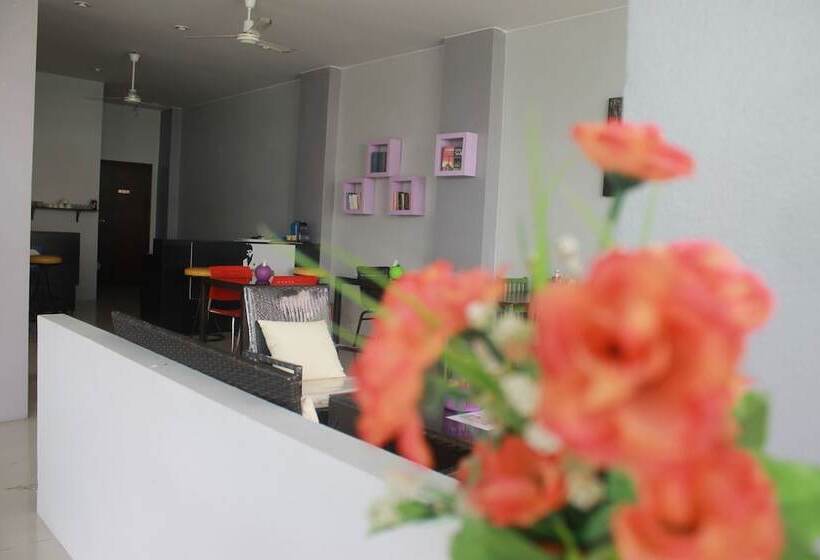 호텔 Holiday Home Patong