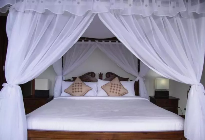 בית מלון כפרי Munduk Sari Garden Villa