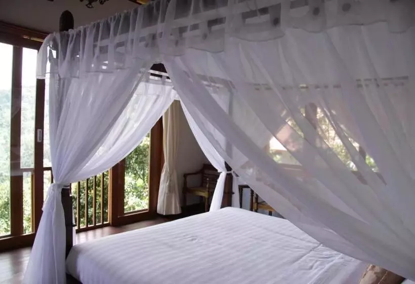 בית מלון כפרי Munduk Sari Garden Villa