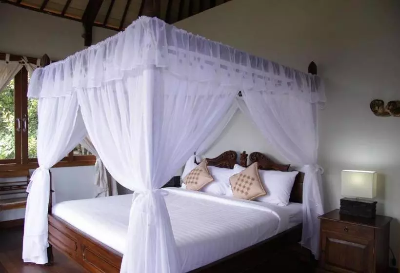 בית מלון כפרי Munduk Sari Garden Villa