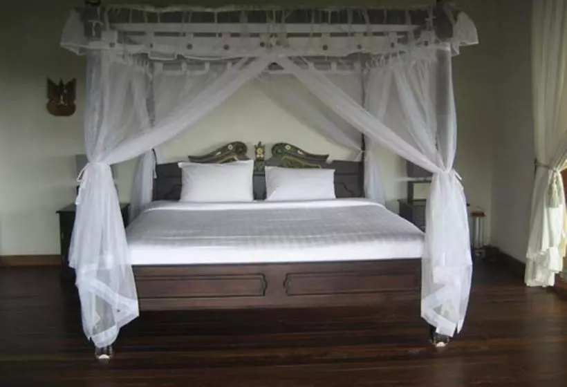 בית מלון כפרי Munduk Sari Garden Villa