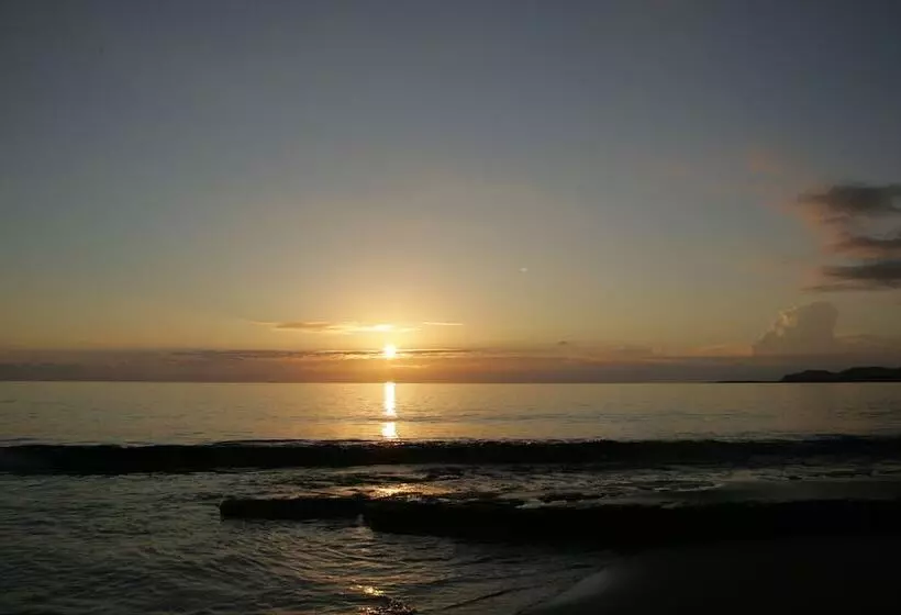 ホテル Nanakis Beach Apartments