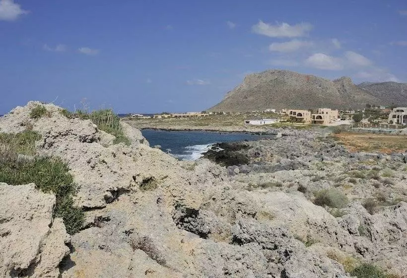 ホテル Nanakis Beach Apartments