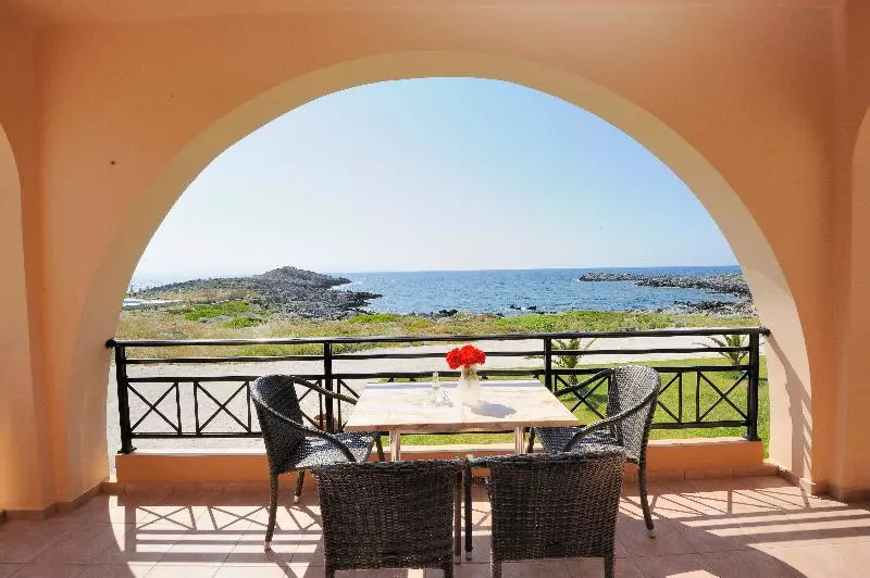 ホテル Nanakis Beach Apartments