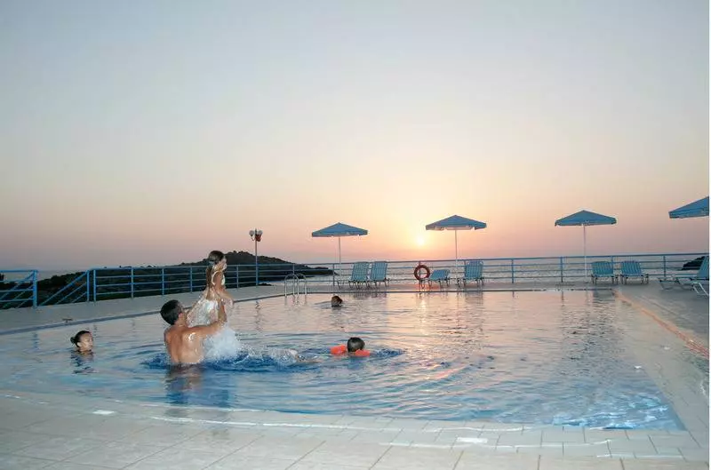 ホテル Nanakis Beach Apartments