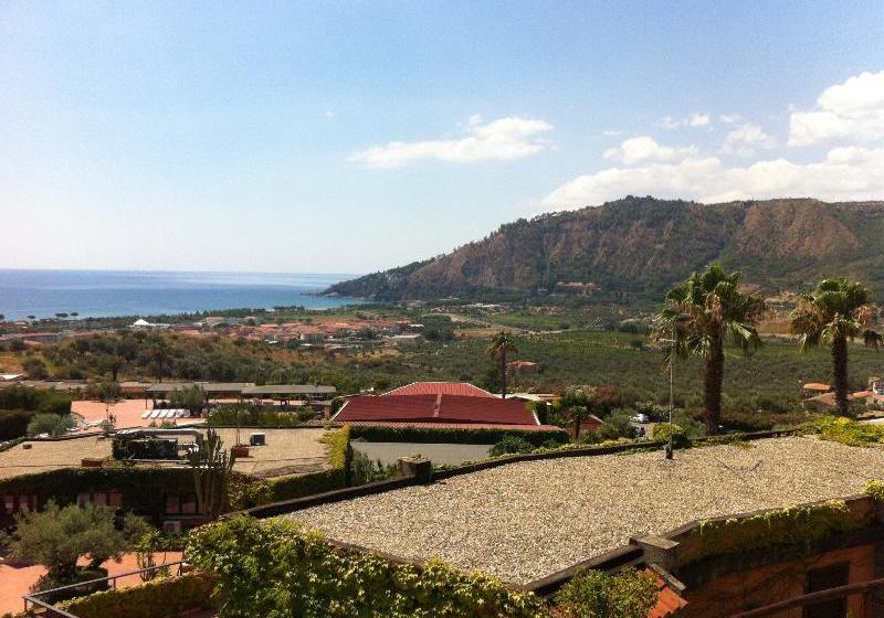 Отель Villaggio Porto Rhoca