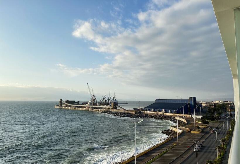 هتل Wyndham Garden Antofagasta Pettra