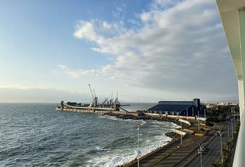 هتل Wyndham Garden Antofagasta Pettra