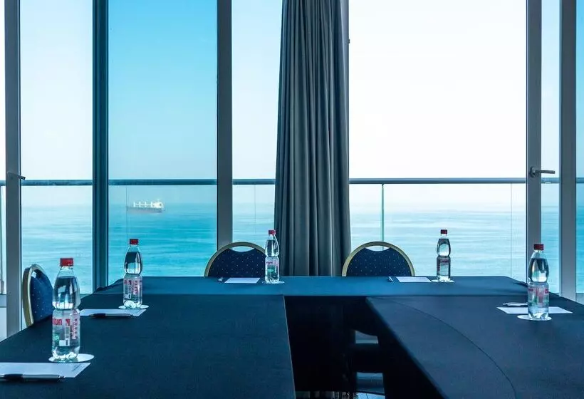 هتل Wyndham Garden Antofagasta Pettra