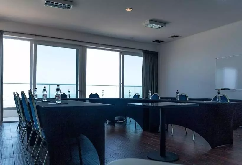 هتل Wyndham Garden Antofagasta Pettra