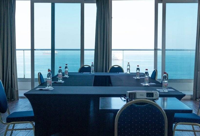 هتل Wyndham Garden Antofagasta Pettra