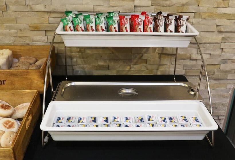 هتل Wyndham Garden Antofagasta Pettra