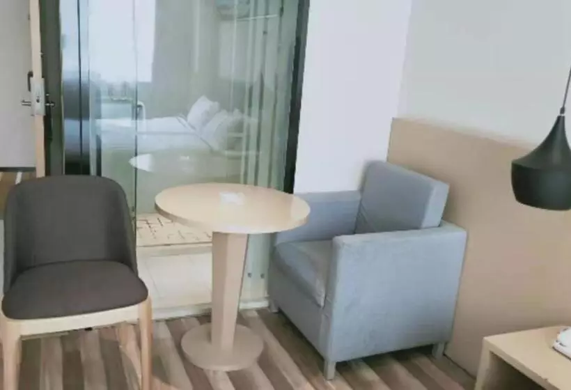 Hotelli City Comfort Inn Zhenjiang Jurong Shimao