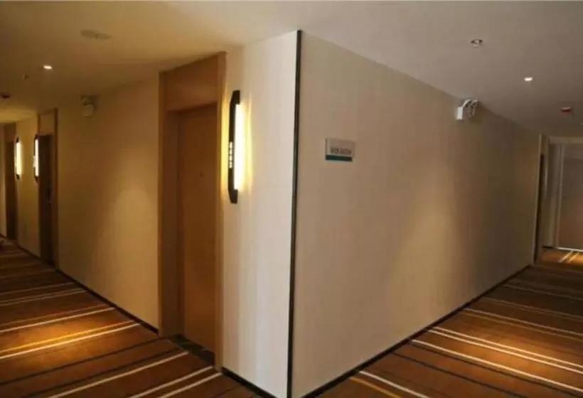 Hotelli City Comfort Inn Zhenjiang Jurong Shimao