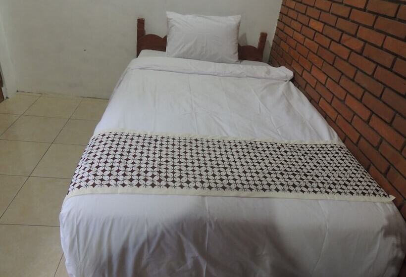 Majatalo Dalem Sudarno Syariah By Ndalem Beong