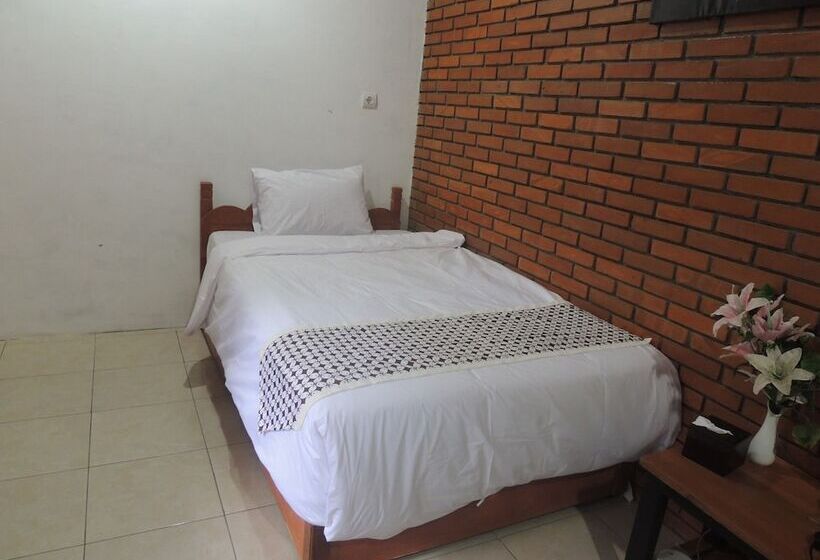 Majatalo Dalem Sudarno Syariah By Ndalem Beong